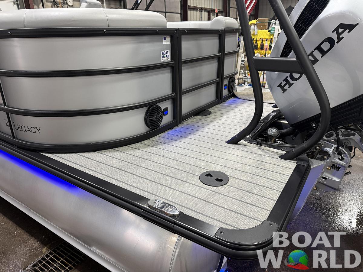 Used 2026 Bentley Pontoons Legacy 223 DL Quad Lounge Tritoon & 250HP