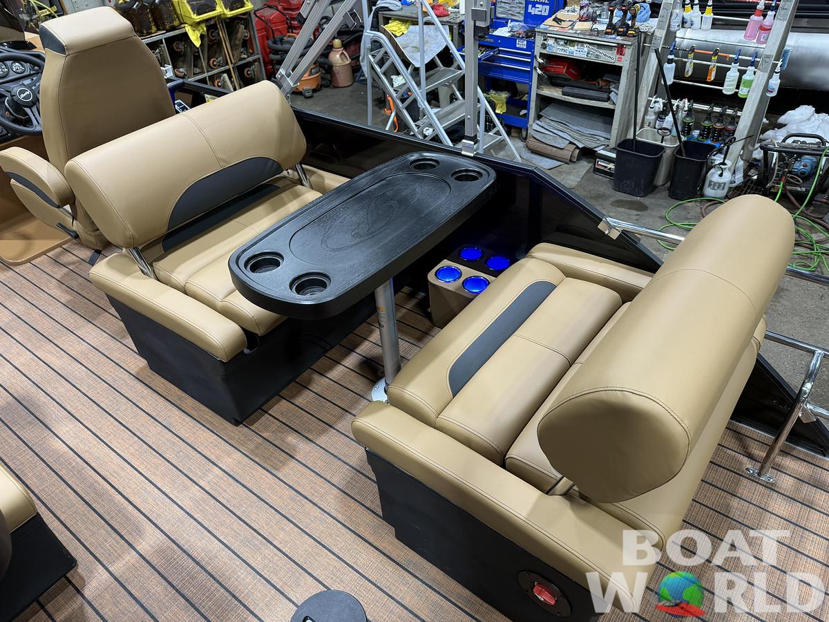 2026 Bentley Pontoons Legacy 223 QSB Swingback Tritoon 