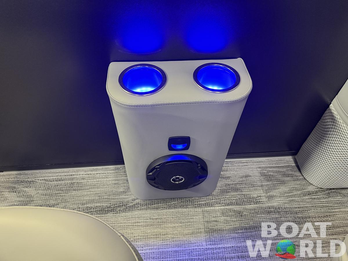 2025 Bentley Pontoons Legacy 223 Navigator Quad Lounge Tritoon & Honda 4-Stroke EFI