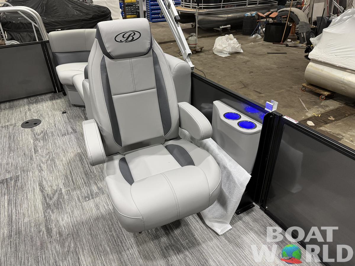 2026 Bentley Pontoons Legacy 220 Navigator DL Quad Lounge