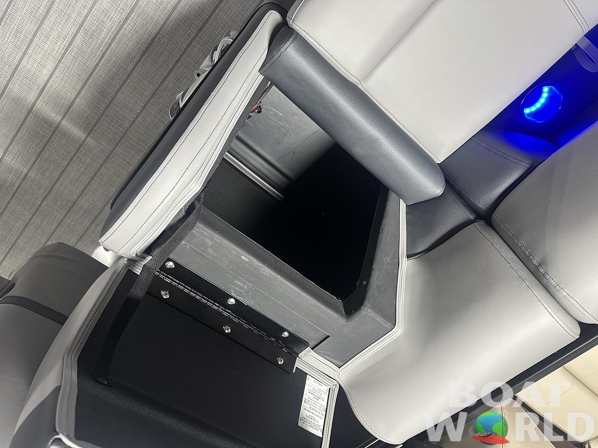 2025 Bentley Pontoons Elite 223 Admiral Quad Lounge Tritoon & Honda 4-Stroke EFI