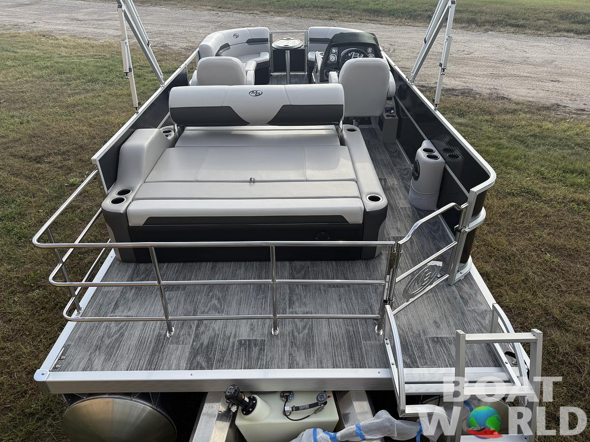 2026 Montego Bay 8522 Swingback Deluxe Pontoon