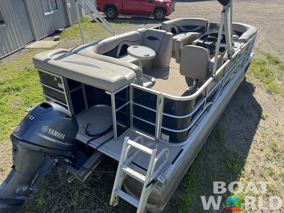 Used 2016 Sylvan 820 Cruise Pontoon