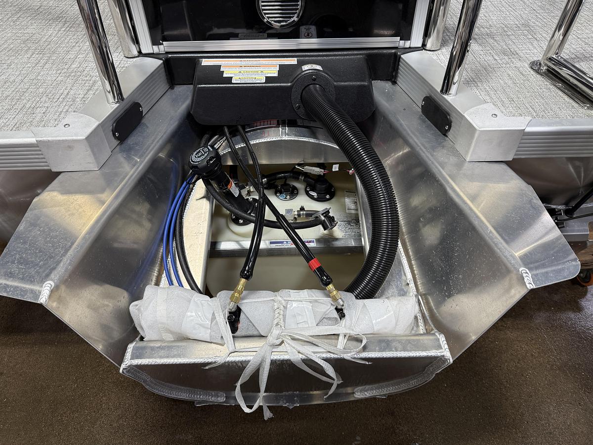 2025 Tahoe Pontoons Cascade 2385 Quad Lounge Shift Tritoon & 225HP 4-Stroke