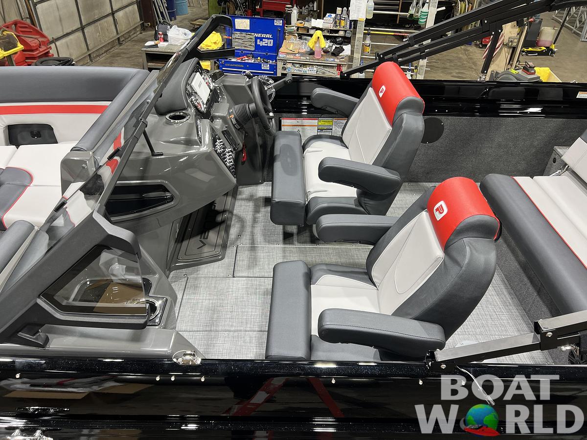 2026 Princecraft Ventura 230 WRL Swingback Deckboat