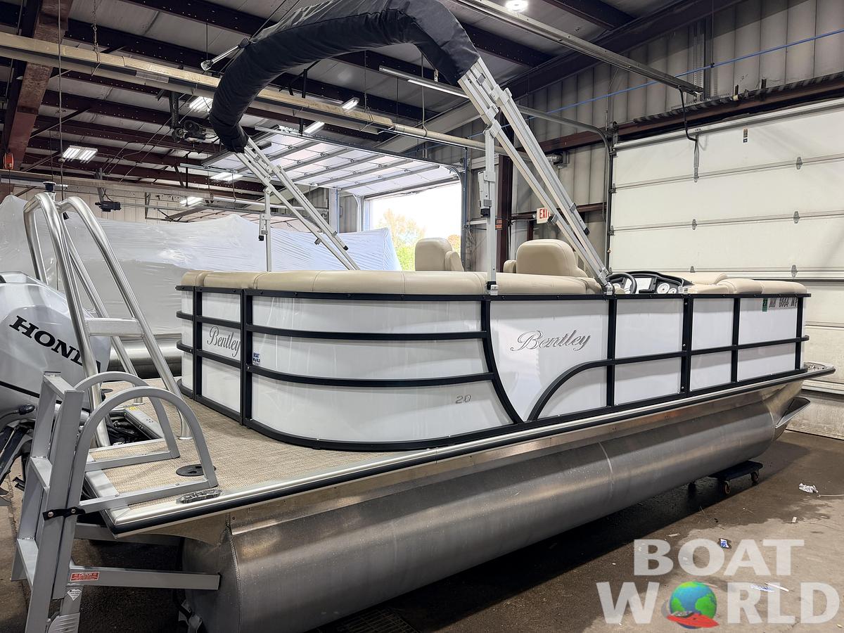 Used 2022 Bentley Pontoons Legacy 200 Navigator Quad Lounge & 100HP Honda 4Stroke -$34,995