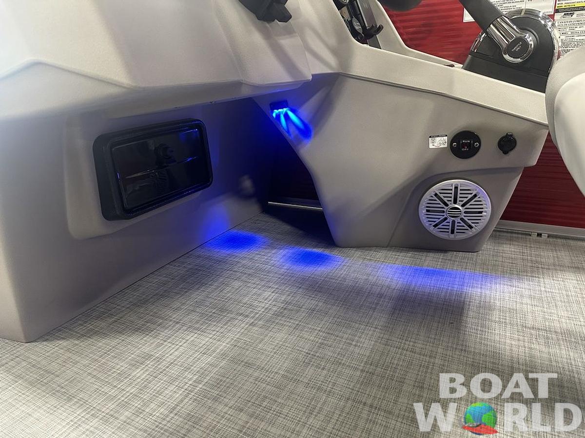 2025 Princecraft Vectra 23 RL SS Swingback Pontoon & Mercury 4-Stroke EFI