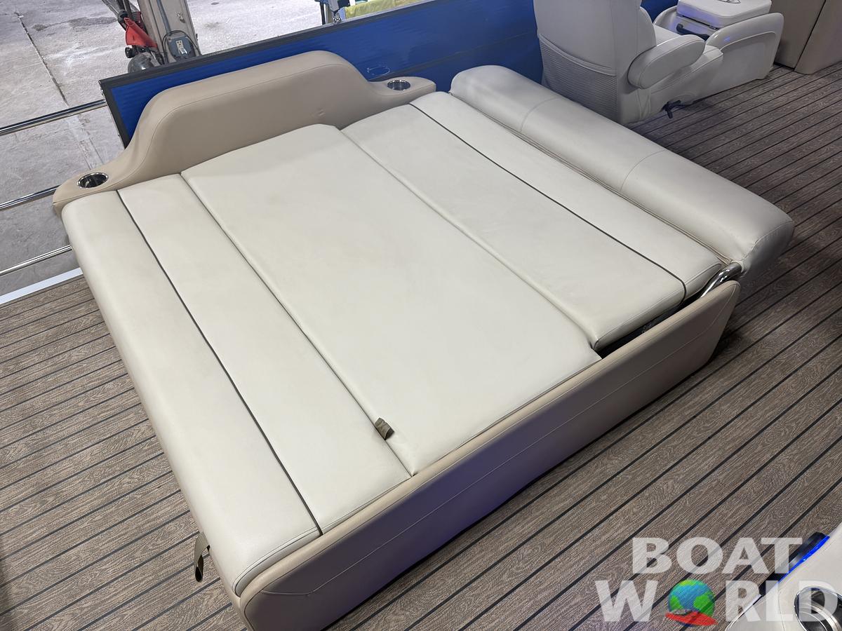 2023 Montego Bay NEW* 8524 Swingback Pontoon & 100HP 4-Stroke EFI