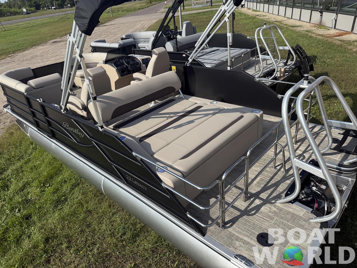 2026 Bentley Pontoons Legacy 220 Swingback & Honda 4-Stroke EFI