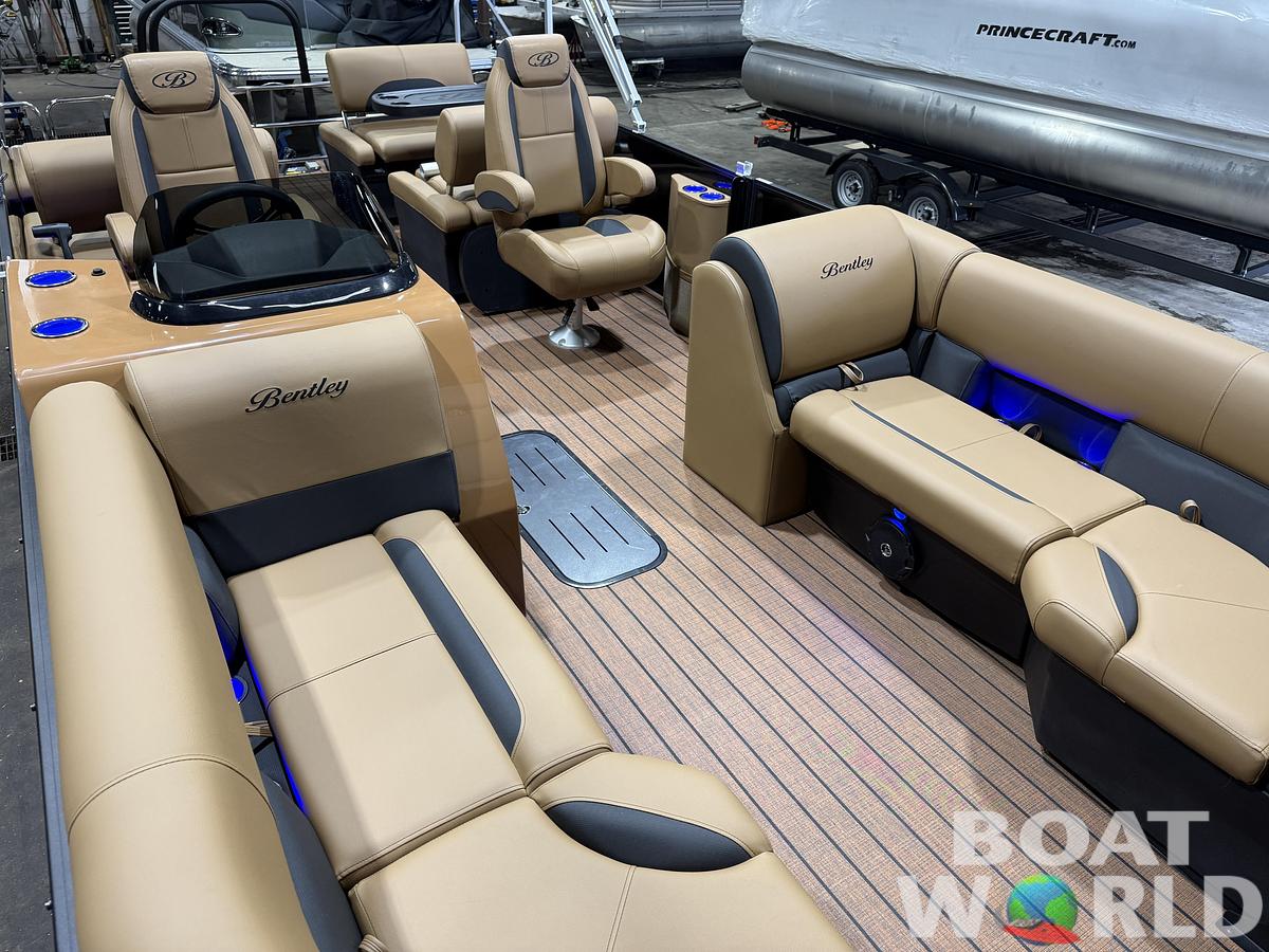 2026 Bentley Pontoons Legacy 223 QSB Swingback Tritoon 