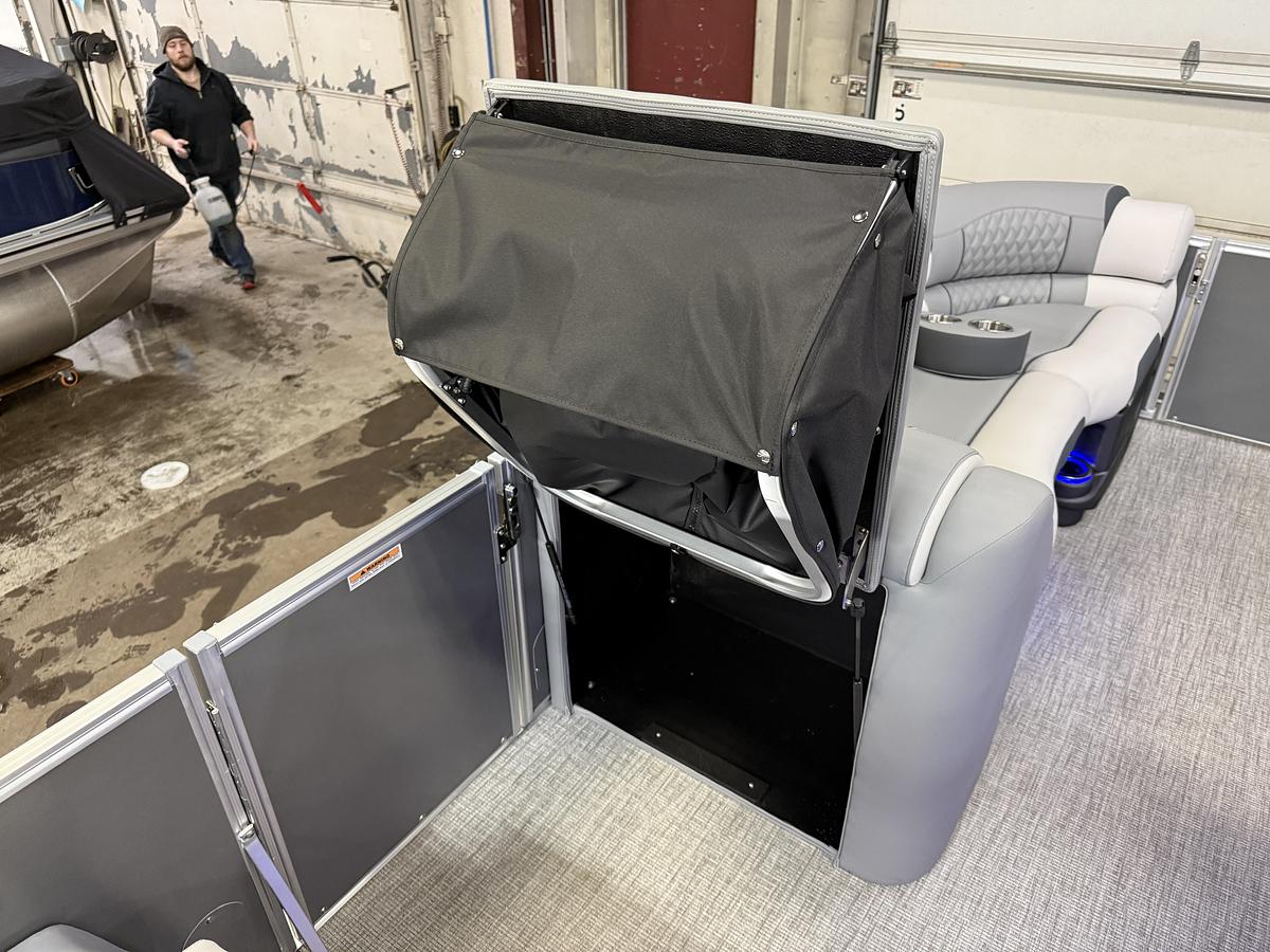 2025 Tahoe Pontoons Cascade 2385 Quad Lounge Shift Tritoon & 225HP 4-Stroke