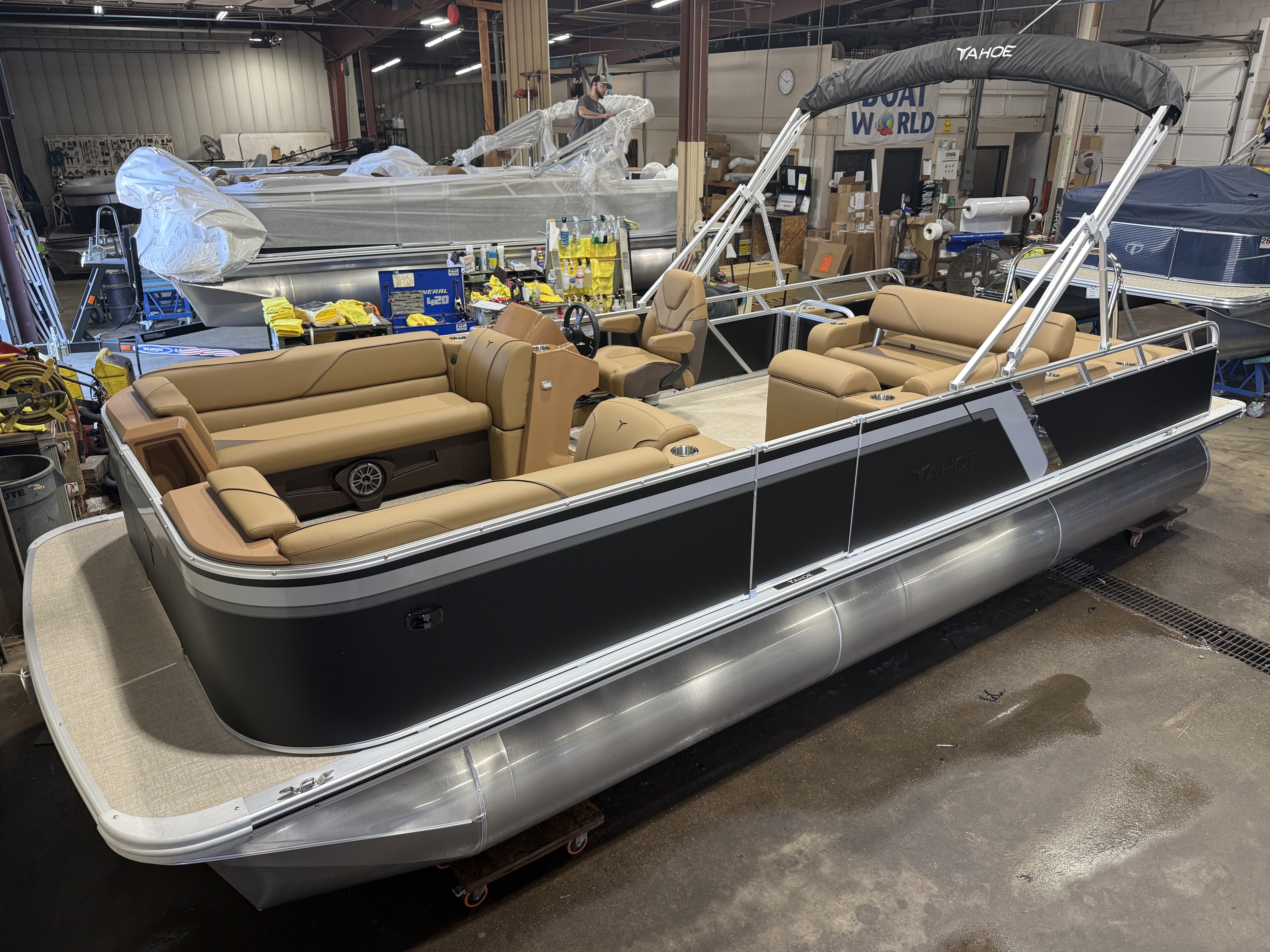 2027 Tahoe Sport VRB SE 2385 Swingback & 4-Stroke $35995