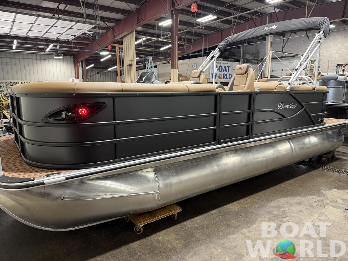 2026 Bentley Legacy 300HP Navigator Quad Lounge Tritoon $67995