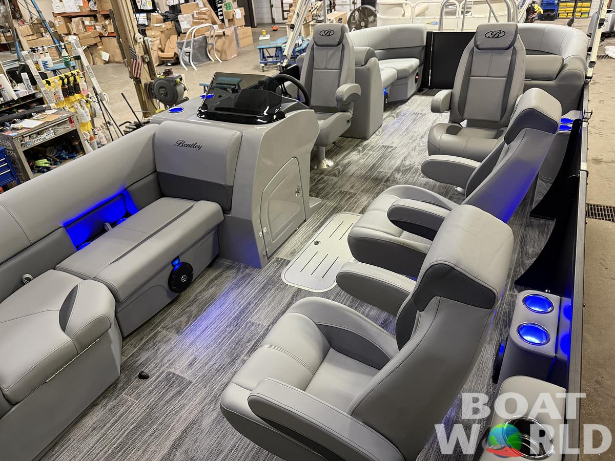2025 Bentley Pontoons Legacy 223 Navigator Quad Lounge Tritoon & Honda 4-Stroke EFI