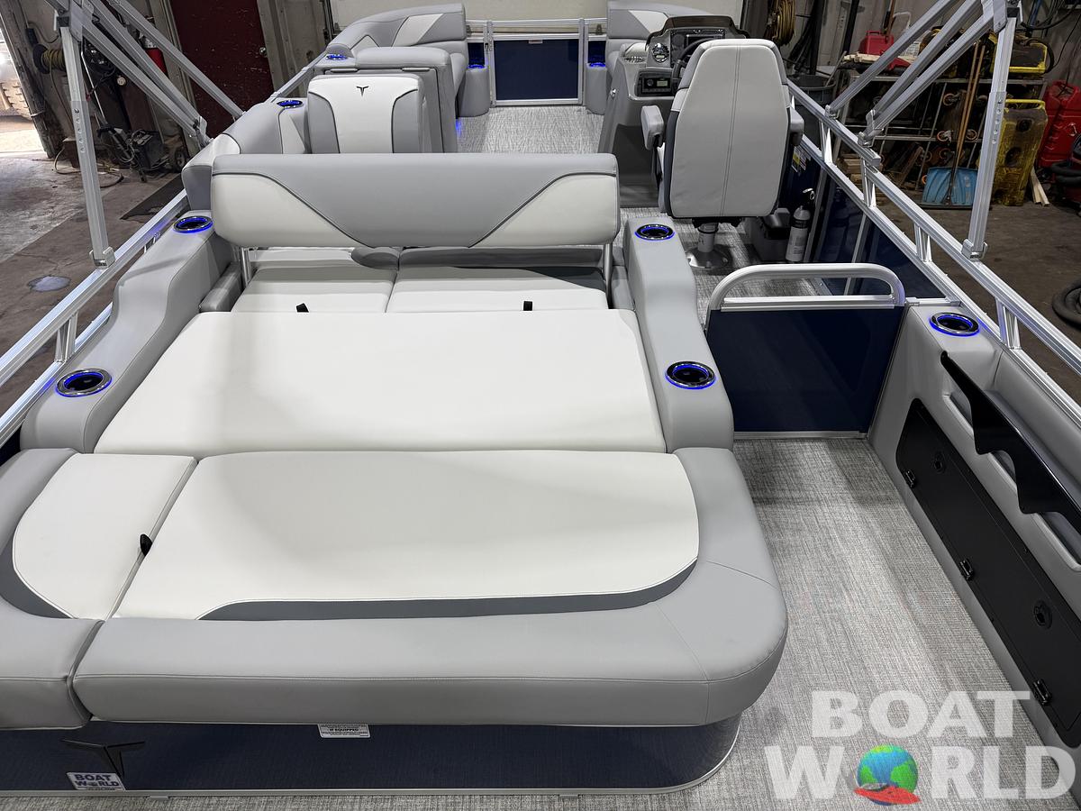 2026 Tahoe Sport 2385 Swingback (VRB) Tritoon 