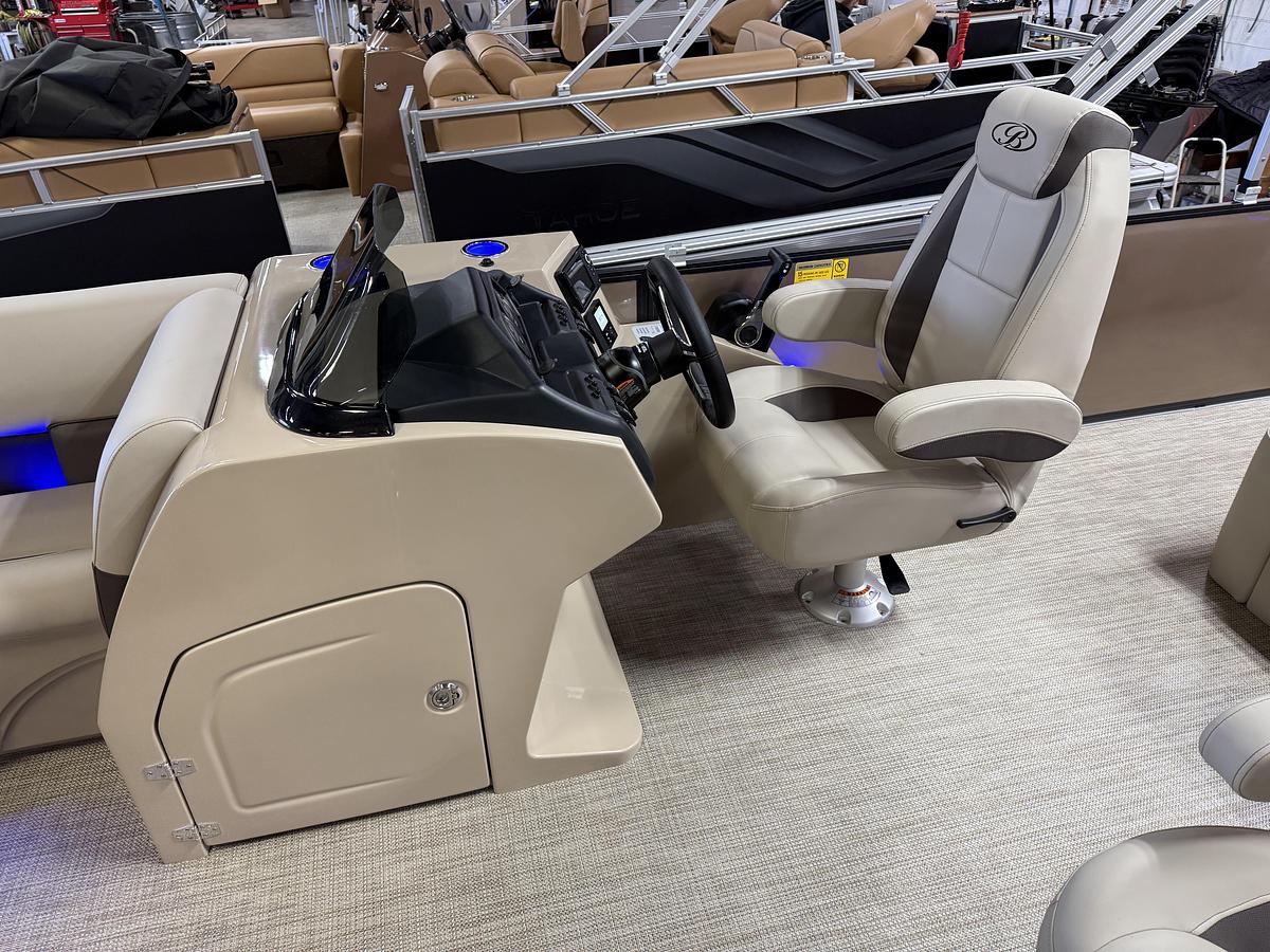 2025 Bentley Pontoons Legacy 223 Swingback Tritoon & Honda 4-Stroke EFI