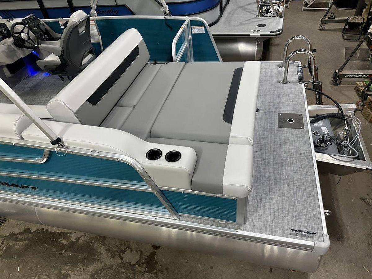 2025 Princecraft Vectra 23 RL Swingback Lounge Pontoon & Mercury 4-Stroke EFI