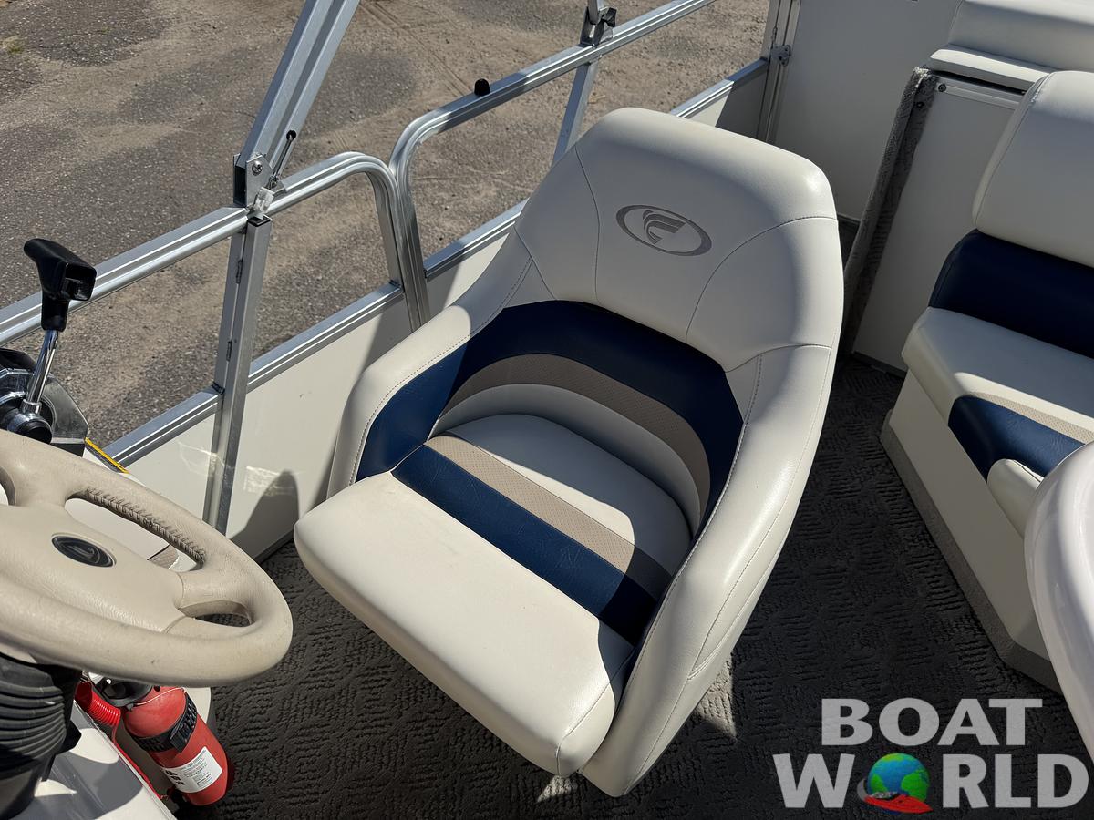 Used 2004 Fisher 220 Freedom Pontoon