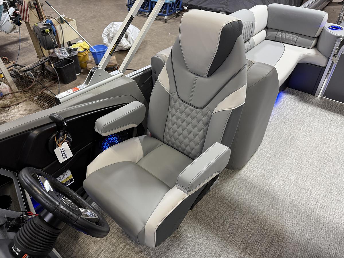 2025 Tahoe Pontoons Cascade 2385 Quad Lounge Tritoon & 225HP 4-Stroke