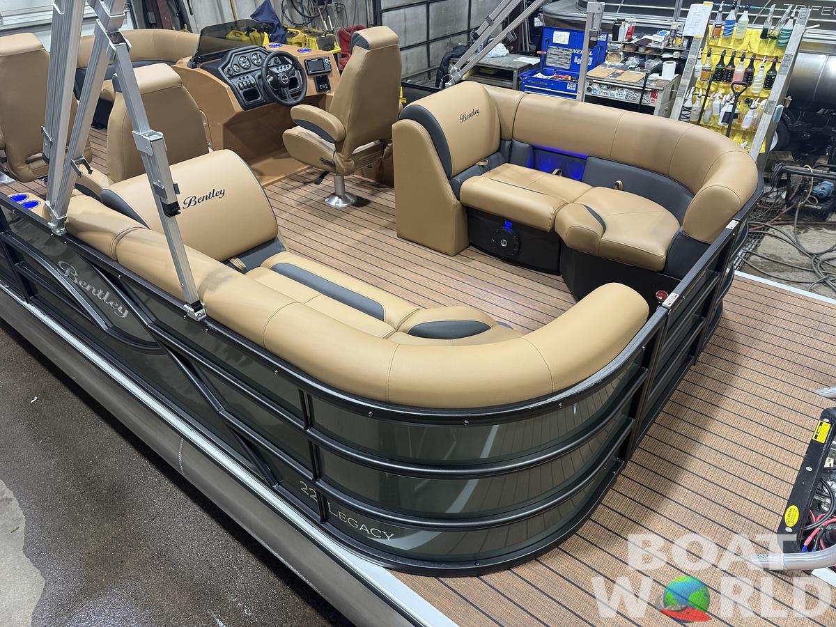 2026 Bentley Pontoons Legacy 220 Navigator DL Quad Lounge 