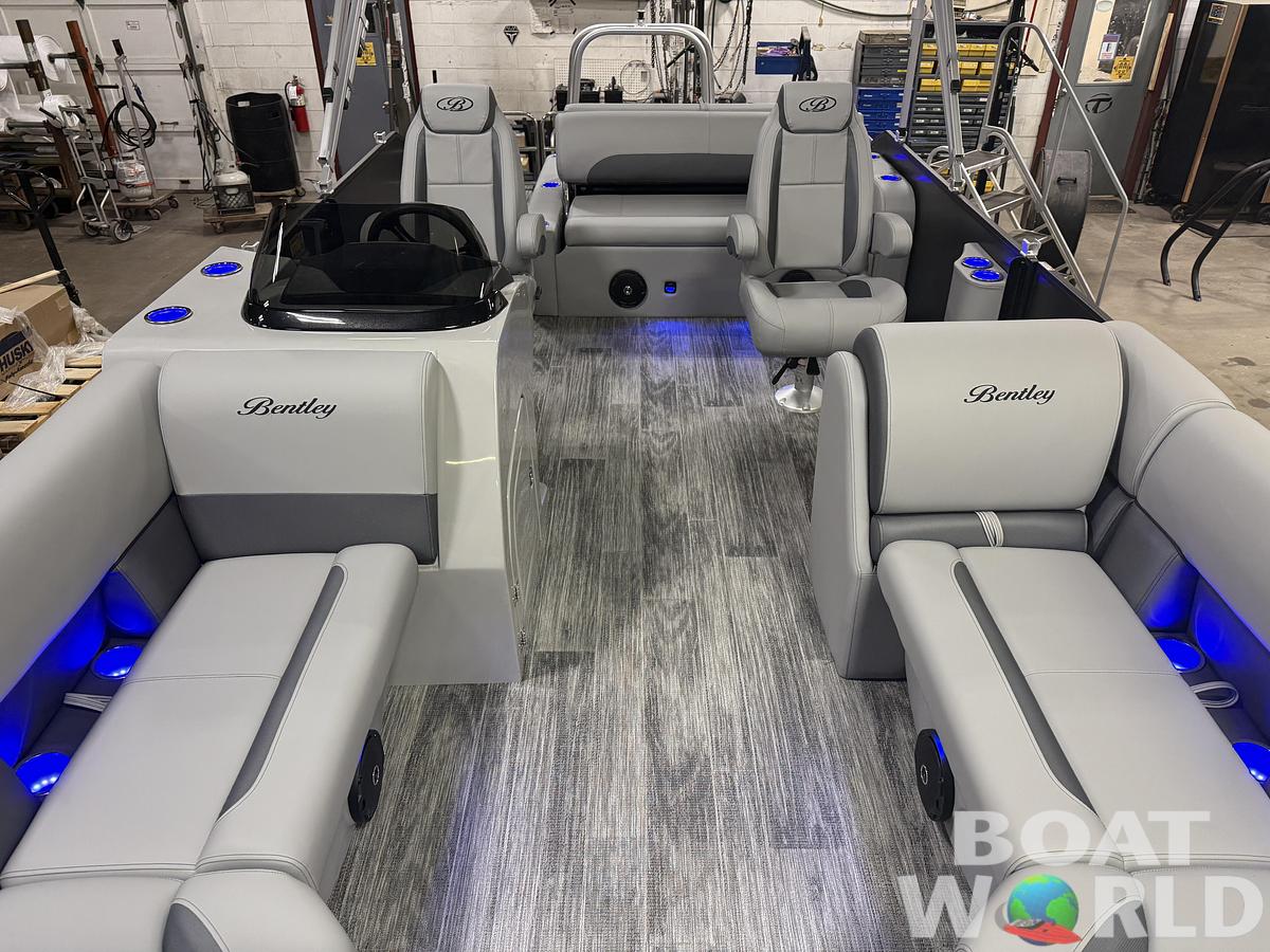 2026 Bentley Pontoons Legacy 220 Swingback & 4-Stroke EFI