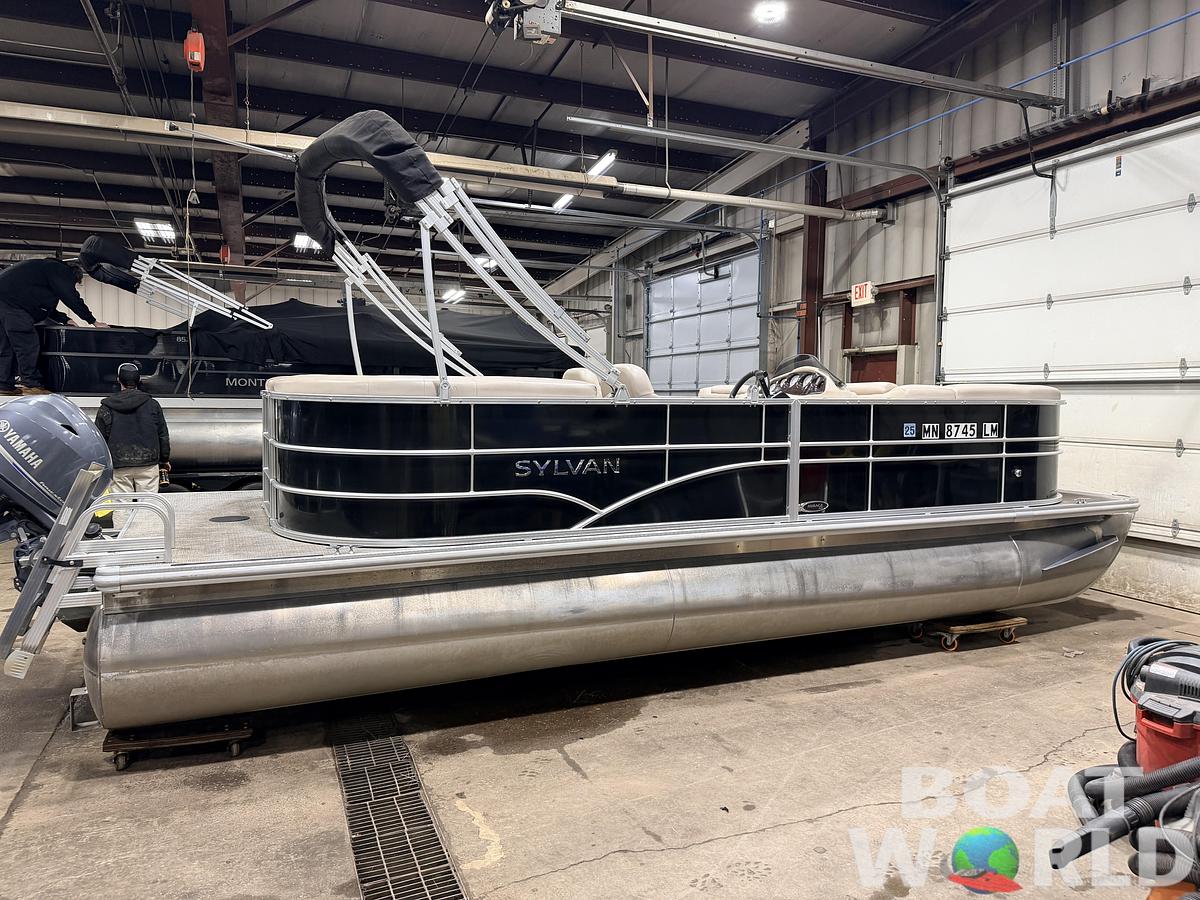 Used 2016 Sylvan Mirage 822 LZ & 50HP Yamaha 4Stroke - $21,995