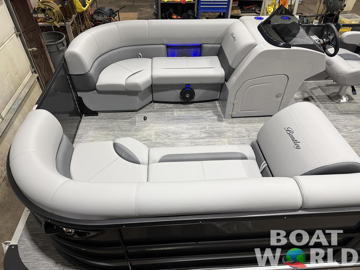 2026 Bentley Pontoons Legacy 220 Swingback 