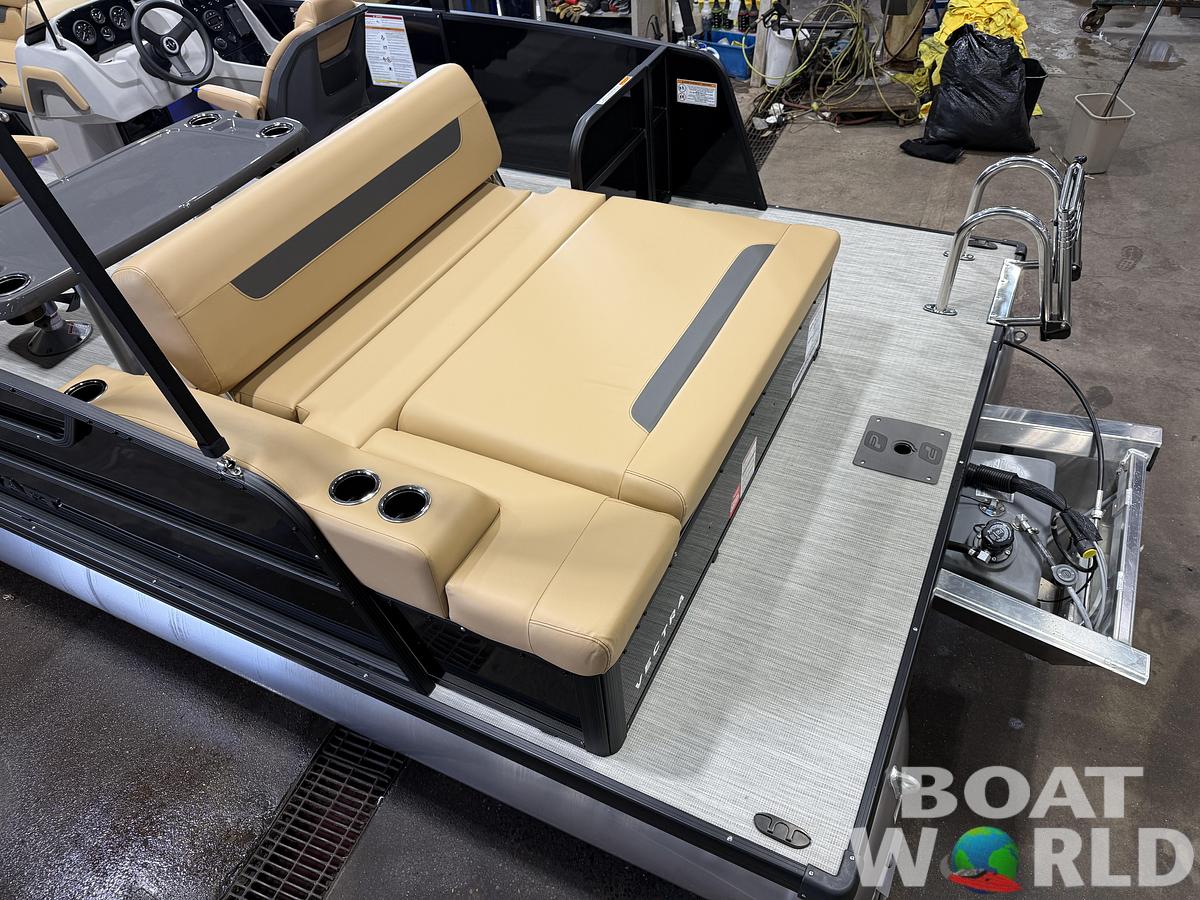2027 Princecraft Vectra 23 RL SS Swingback Pontoon $36,995