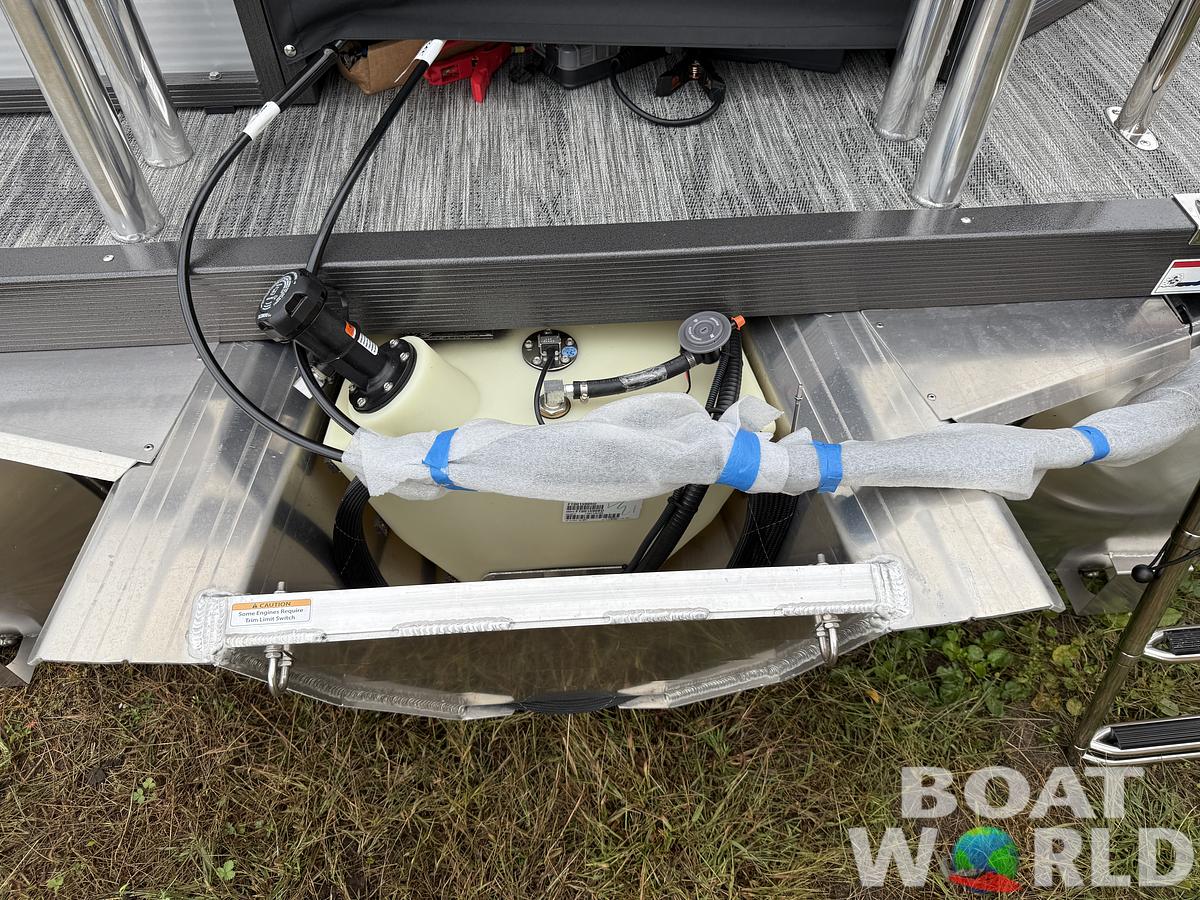 2025 Montego Bay 8522 Fish & Cruise Tritoon & Honda 150HP 4-Stroke EFI