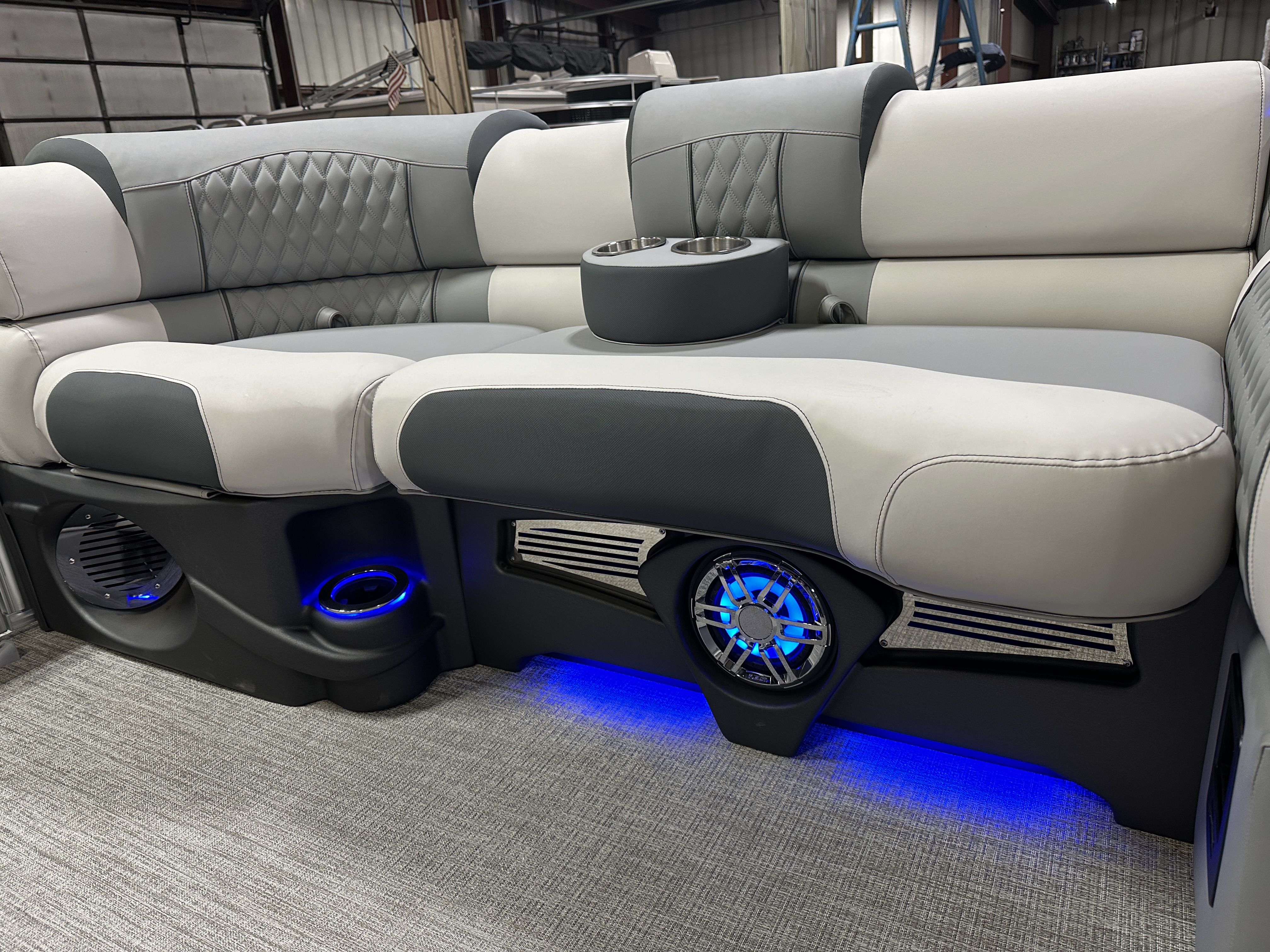 2025 Tahoe Pontoons Cascade 2385 Cruise Rear Bench (CRB) & Honda 4-Stroke EFI