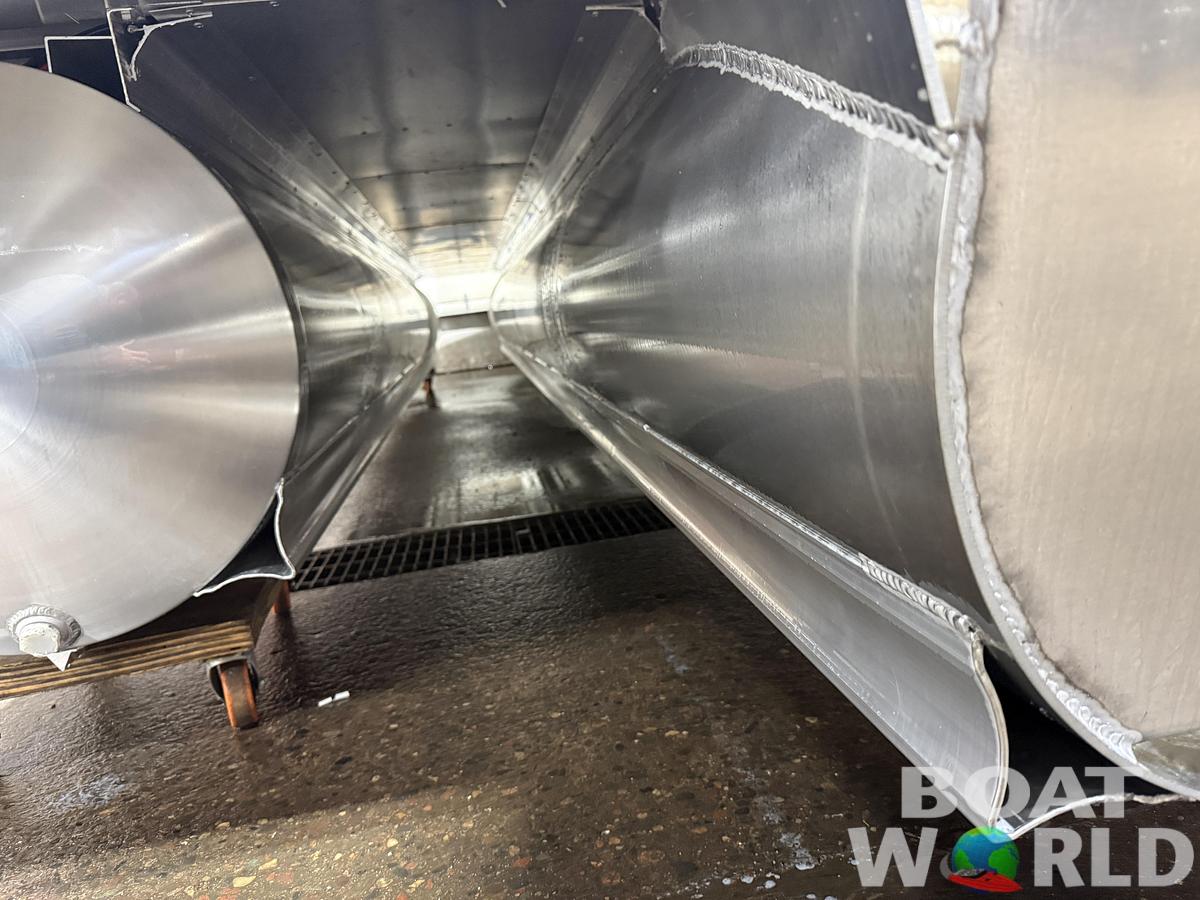 2026 Tahoe Pontoons LTZ 2385 (CRB) Cruise Rear Bench Tritoon 