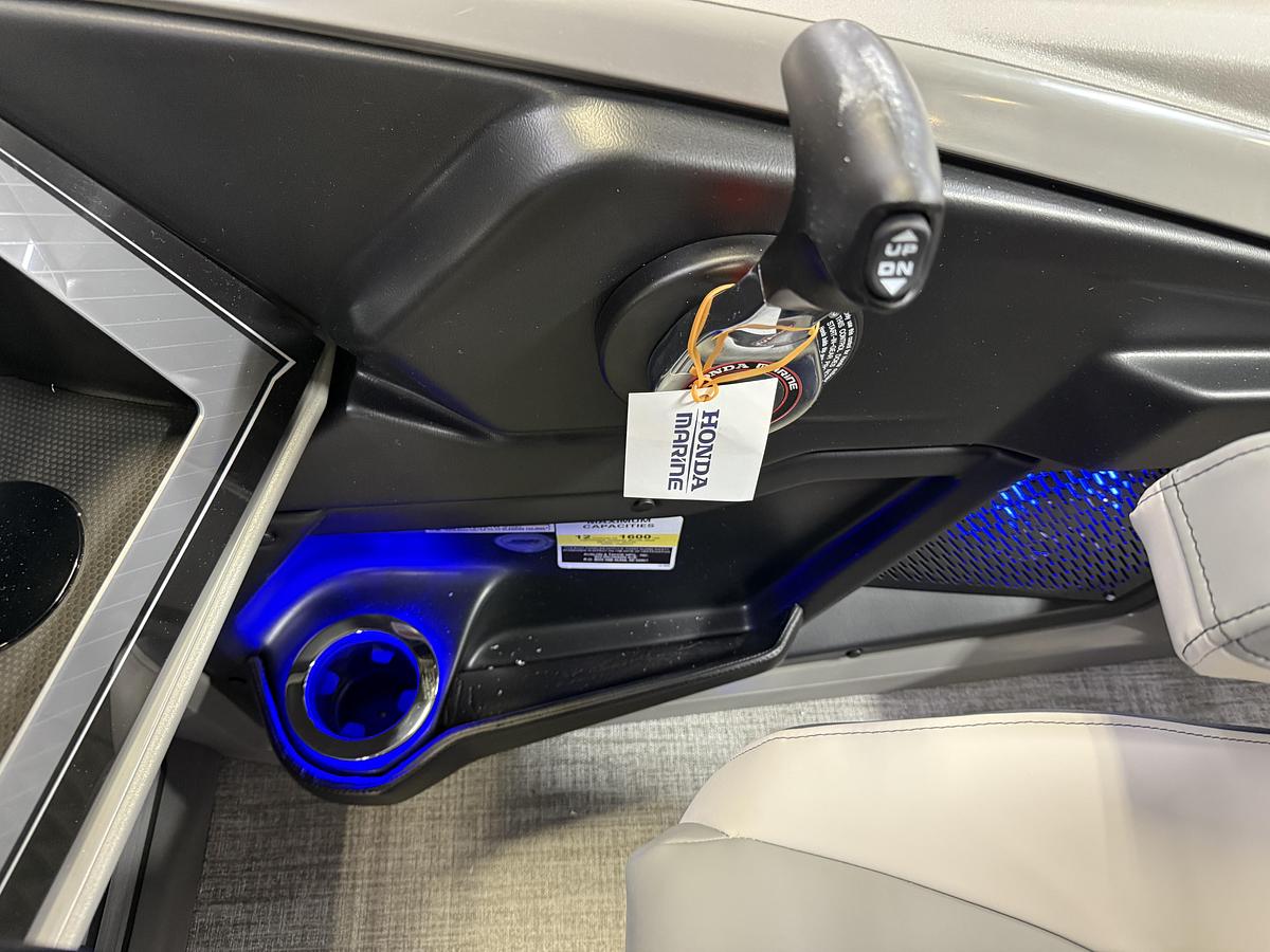 2025 Tahoe Pontoons Cascade 2385 Quad Lounge Tritoon & 225HP 4-Stroke