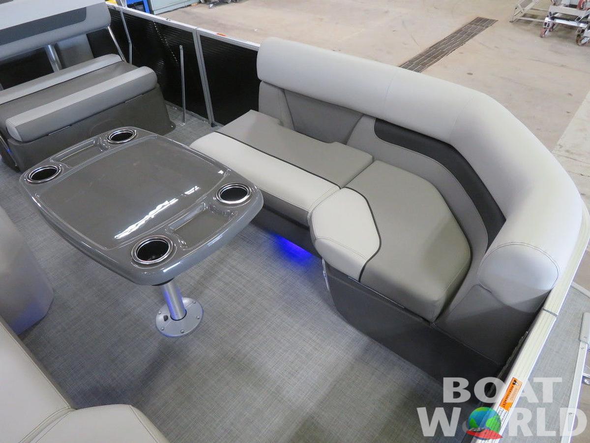 2025 Princecraft Vectra 21 RL Dinette Swingback Pontoon & Mercury 4-Stroke EFI
