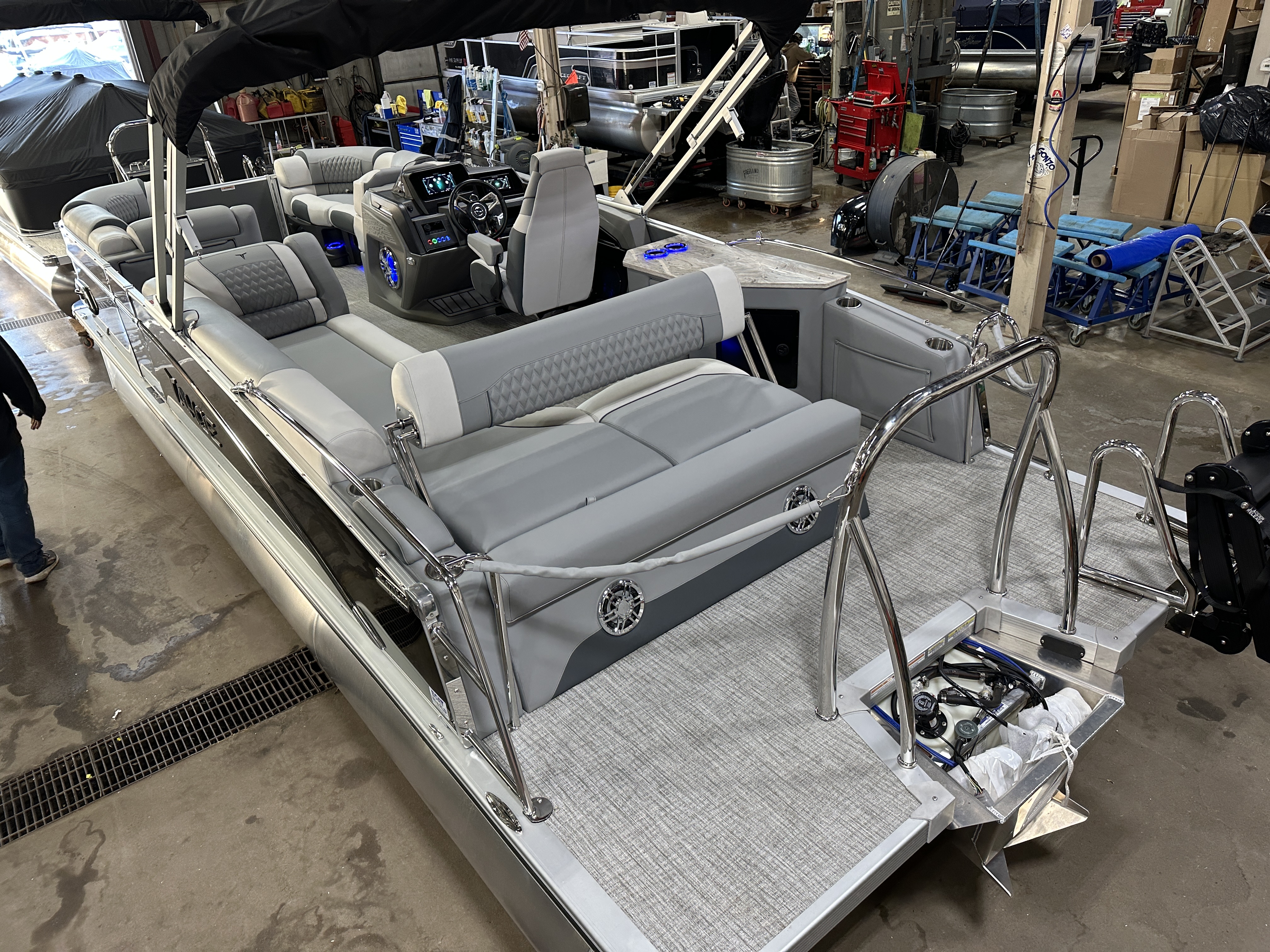 2025 Tahoe Pontoons Cascade 2385 Cruise Rear Bench (CRB) & Honda 4-Stroke EFI
