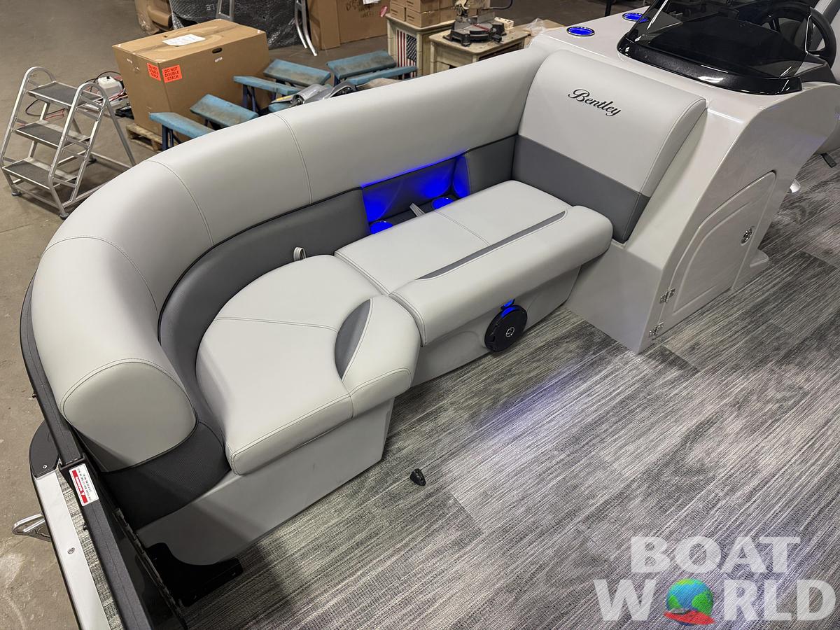 2026 Bentley Pontoons Legacy 220 Swingback & 4-Stroke EFI