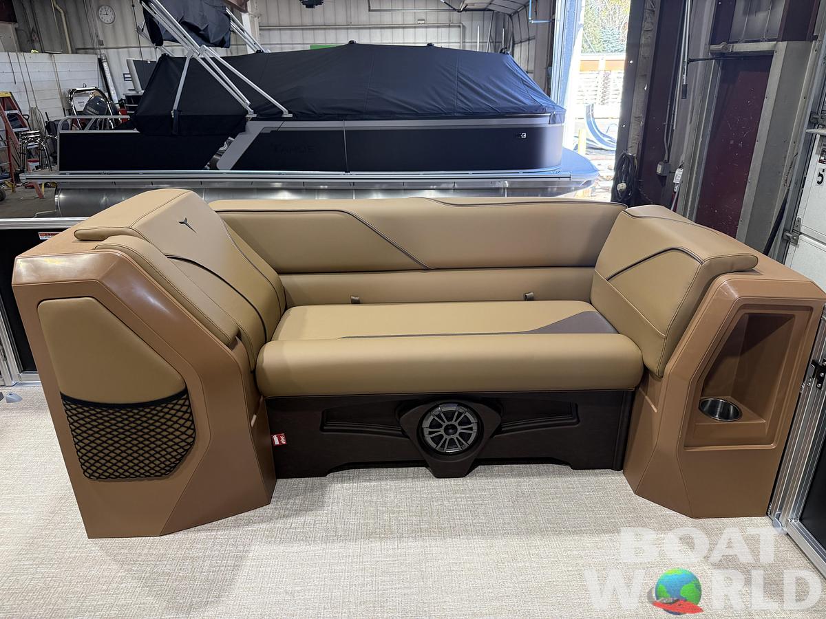 2027 Tahoe Sport VRB Premium 2385 Swingback & 4-Stroke $37995