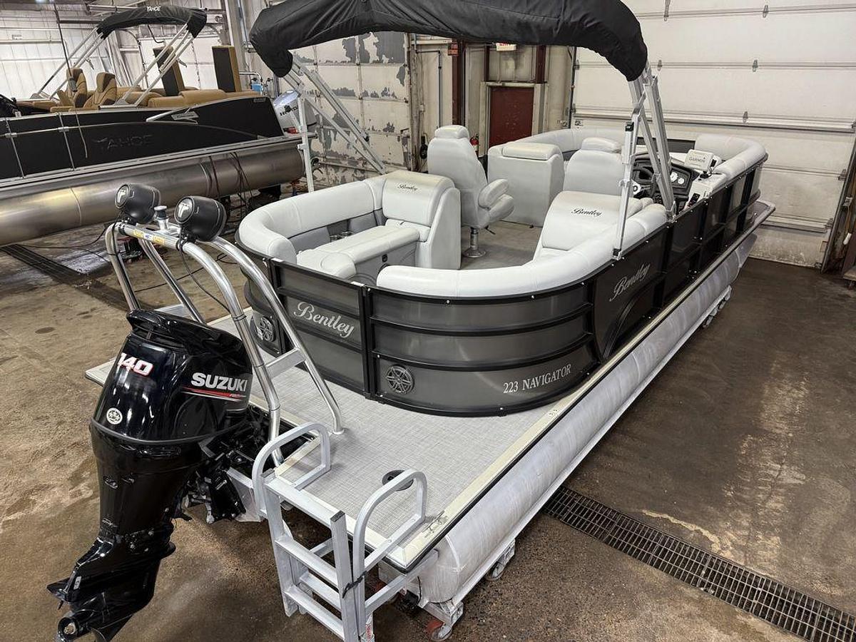Used 2020 Bentley Pontoons Legacy 223 Navigator Quad Lounge Tritoon & Suzuki 140HP 4-Stroke EFI
