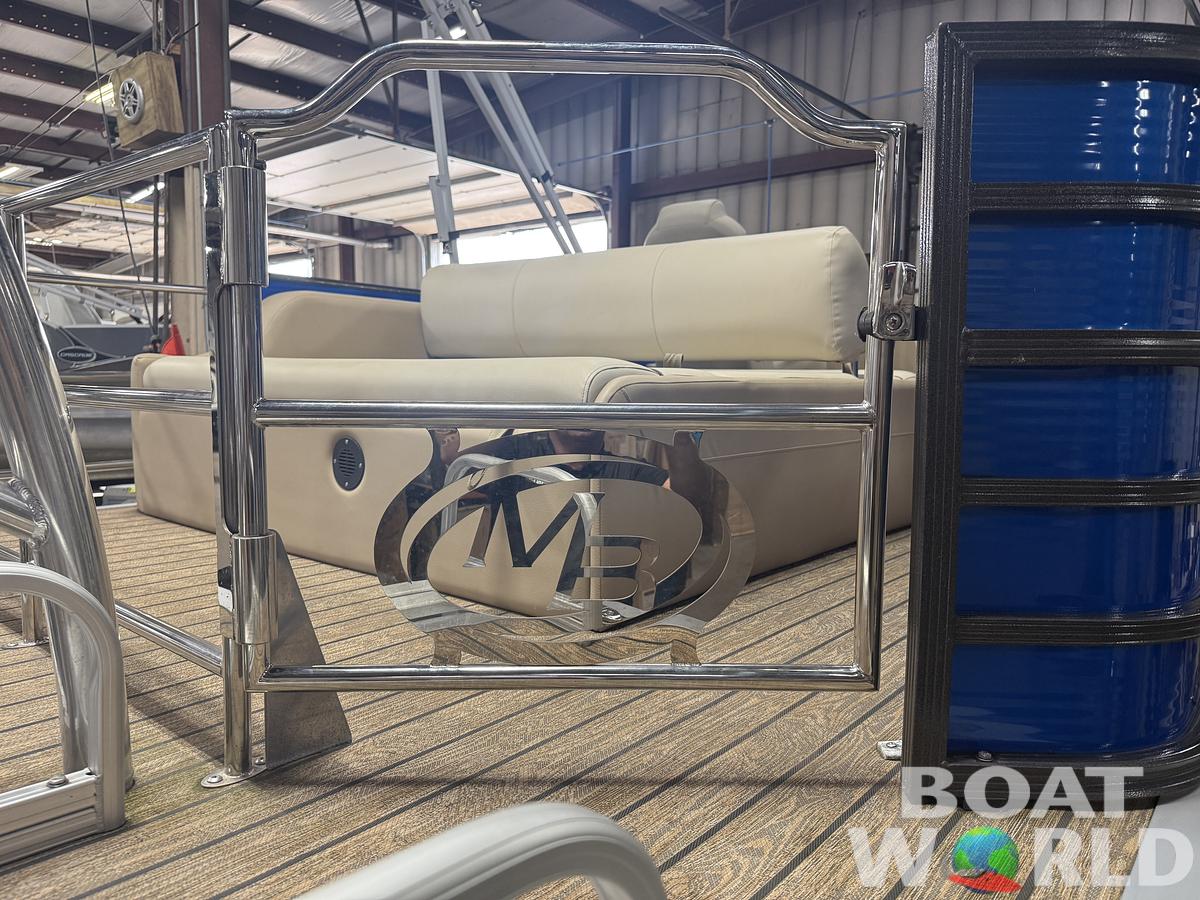 2023 Montego Bay NEW* 8524 Swingback Pontoon & 100HP 4-Stroke EFI