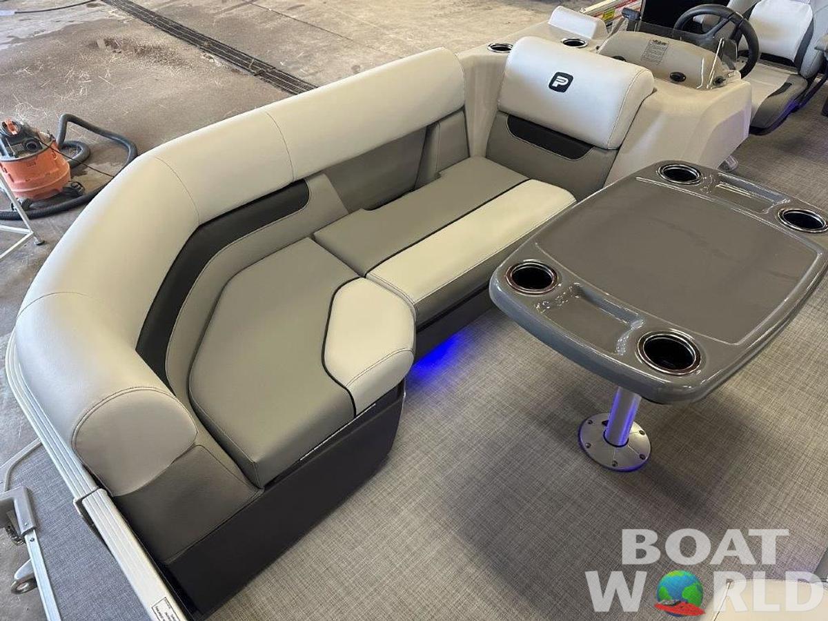 2025 Princecraft Vectra 21 RL Swingback SS Pontoon & Mercury 4-Stroke EFI