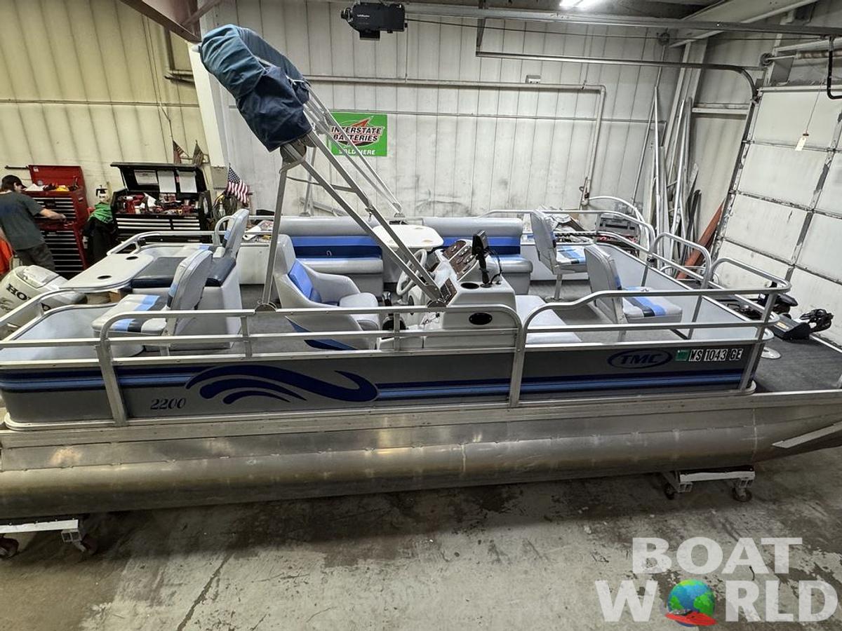 Used 2002 TMC 2200 FM Pontoon