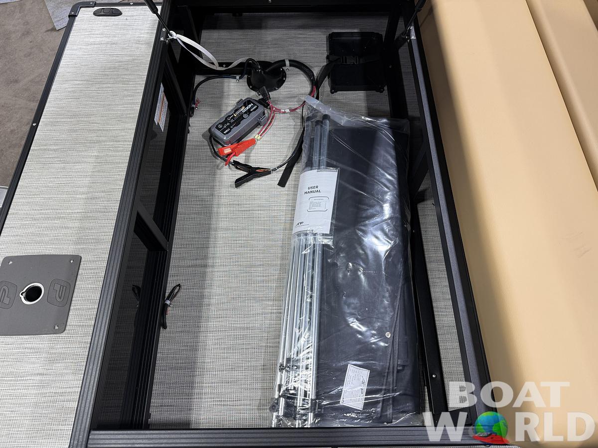 2027 Princecraft Vectra 23 RL SS Swingback Pontoon $36,995