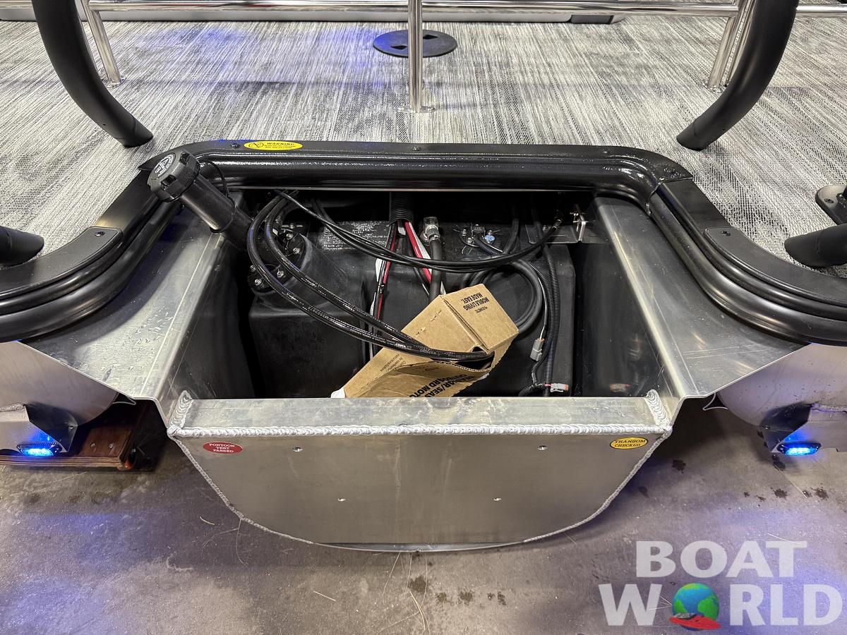 2026 Bentley Pontoons Elite 223 Swingback Tritoon