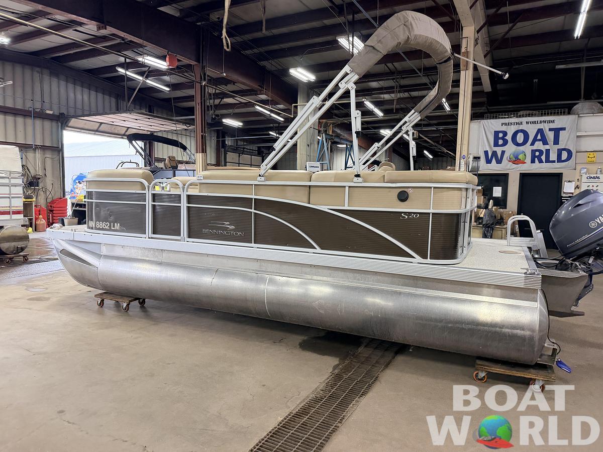 Used 2016 Bennington 20 SLM & 50HP Yamaha 4Stroke -$19,995