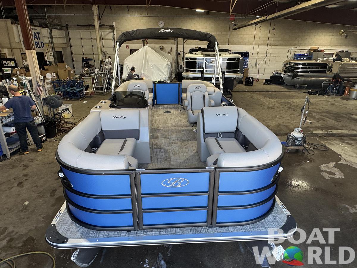 2026 Bentley Pontoons Legacy 220 Navigator Quad Lounge