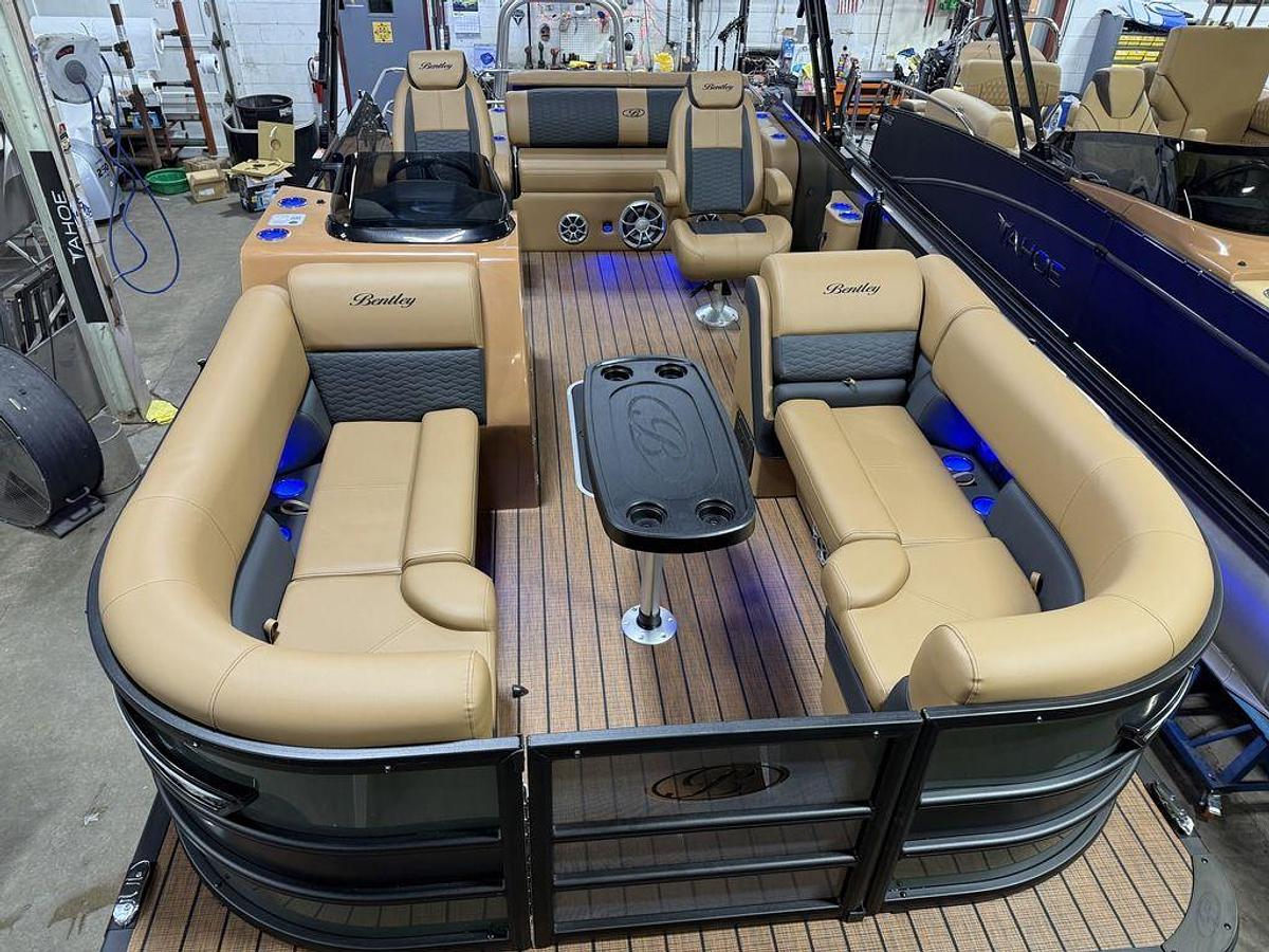 2025 Bentley Pontoons Elite 223 Swingback Tritoon & Honda 4-Stroke EFI