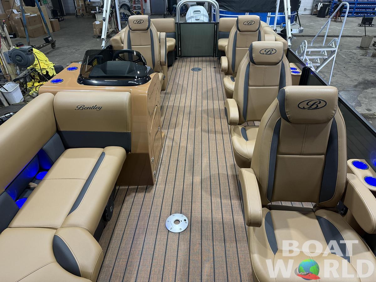 2026 Bentley Legacy 150HP 220 Navigator DL Quad Lounge $49995