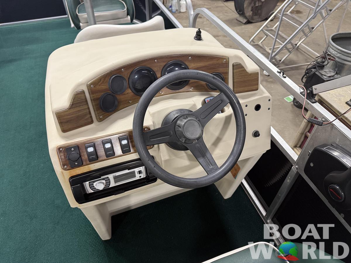 Used 2005 Leisure Island 2021 & 40HP