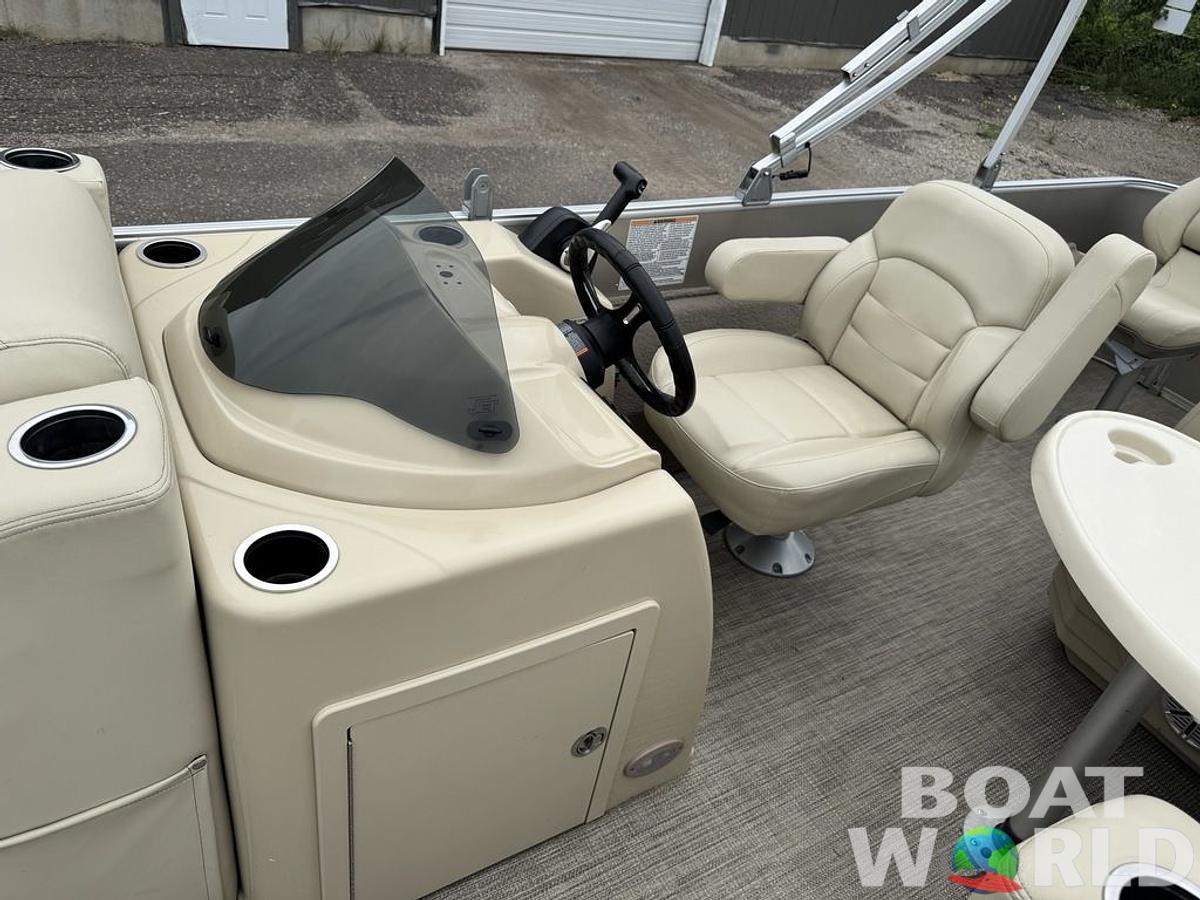 Used 2017 Sylvan 820 Cruise-n-Fish Pontoon