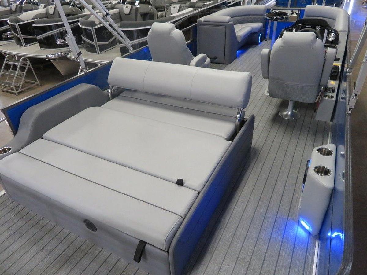 2023 Montego Bay ST8524 Swingback Tritoon Deluxe Pontoon & Honda 200HP 4-Stroke EFI