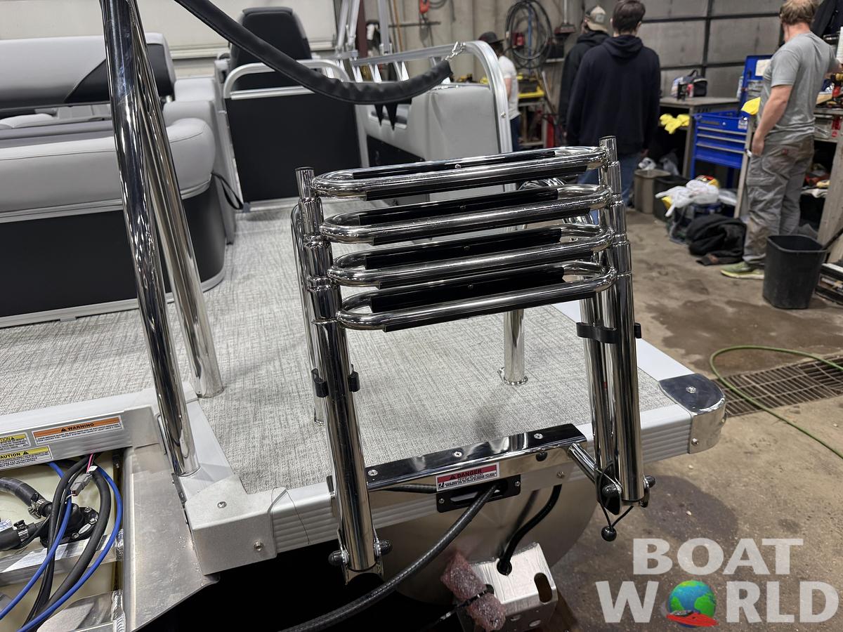 2026 Tahoe Sport VRB 2385 Swingback & 4-Stroke $34995